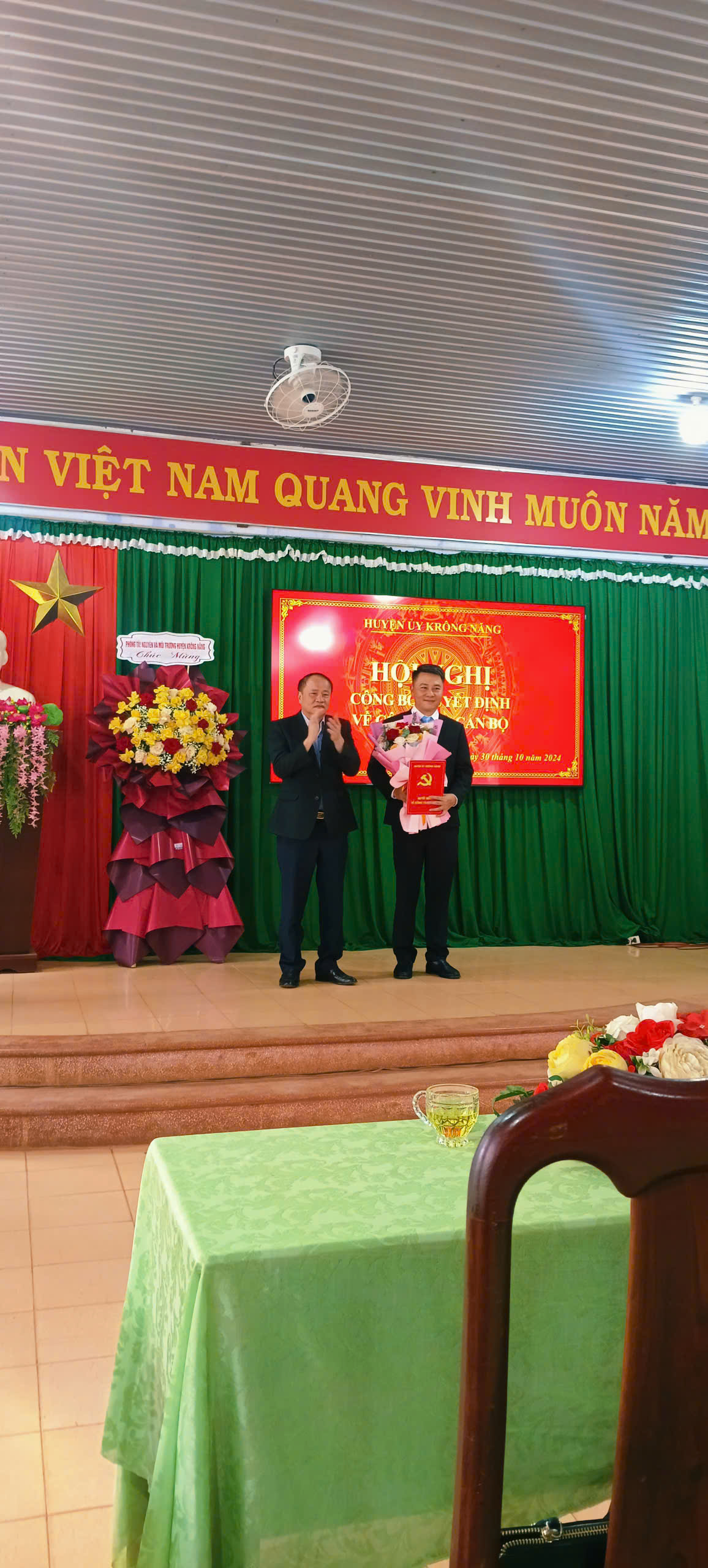 HỘI NGHỊ CÔNG BỐ QUYẾT ĐỊNH VỀ CÔNG TÁC CÁN BỘ