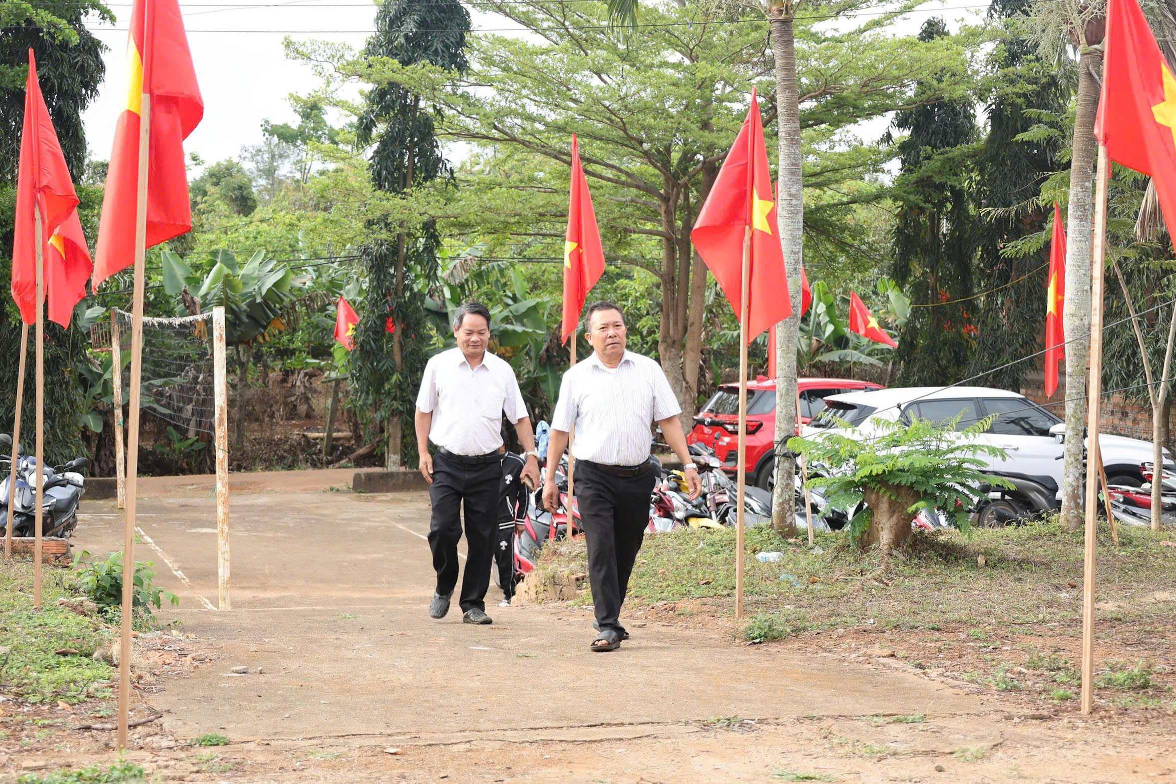 Xã Phú Xuân đông đảo cử tri tham gia bỏ phiếu