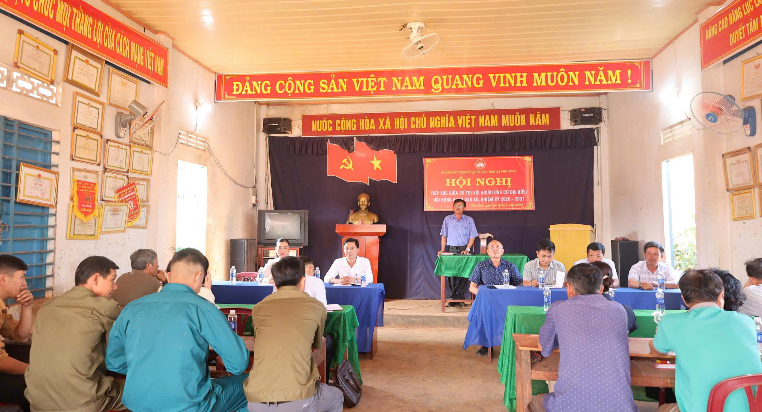 Các ứng cử viên đại biểu HĐND xã nhiệm kỳ 2026–2031 tiếp xúc cử tri tại đơn vị bầu cử số 2.