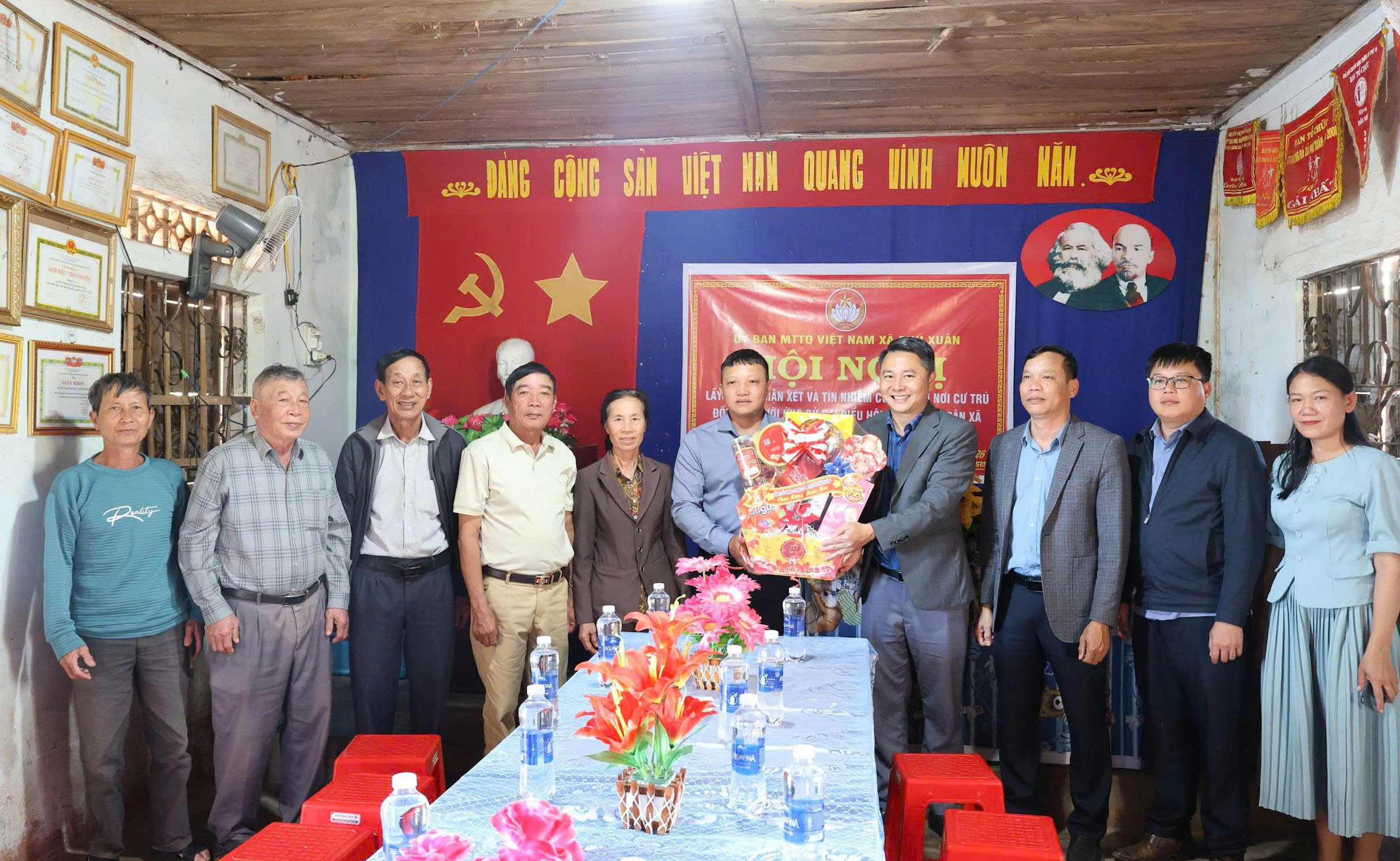 Đoàn công tác của Đảng ủy, HĐND, UBND, UBMTTQ Việt Nam xã Phú Xuân thăm, chúc Tết các thôn, đơn vị lực lượng vũ trang, Trạm Y tế và gia đình chính sách nhân dịp Tết Nguyên đán Bính Ngọ năm 2026.