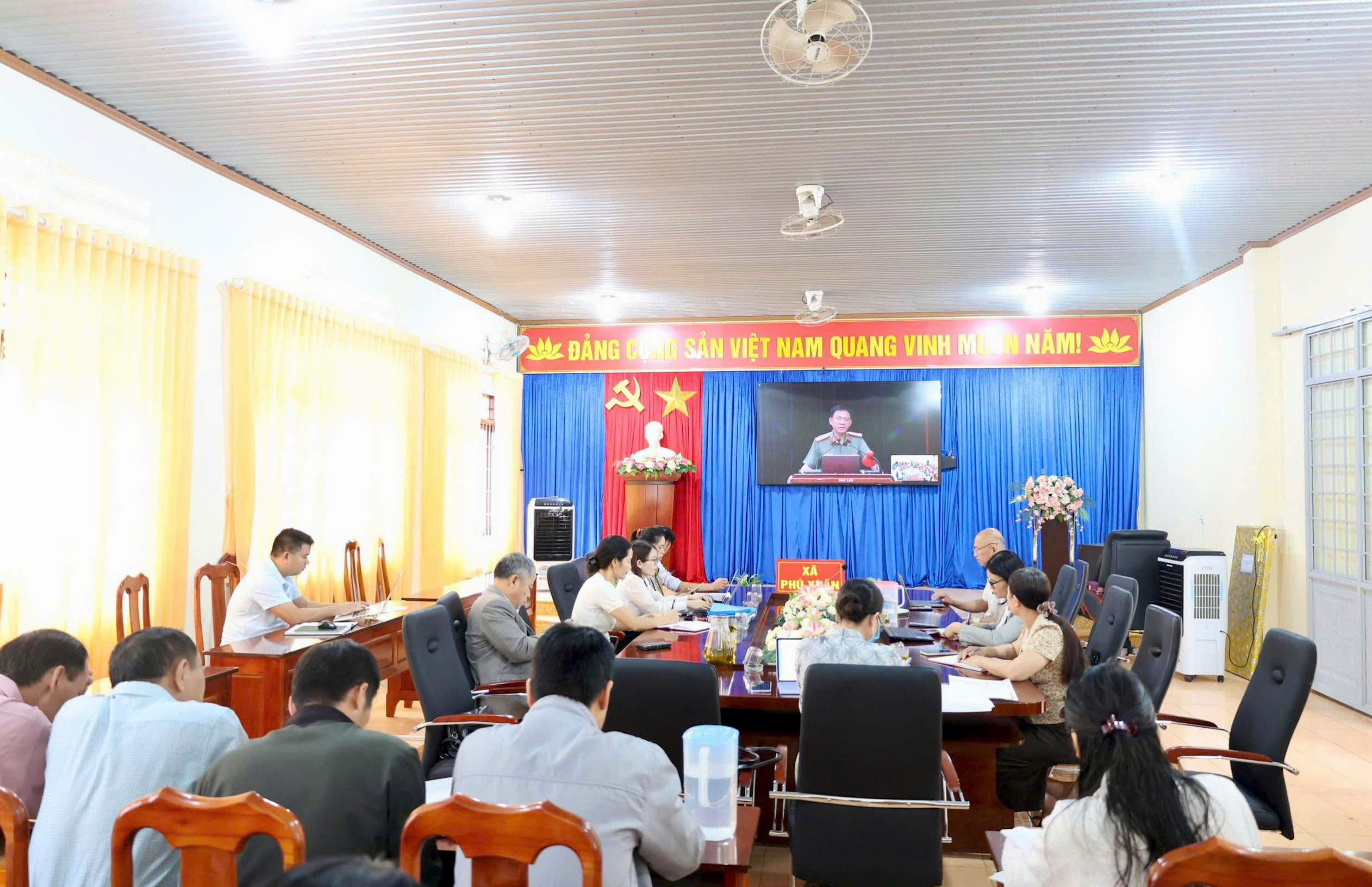 Phú Xuân tham dự hội nghị tập huấn công tác bảo vệ bí mật nhà nước, văn thư và lưu trữ.