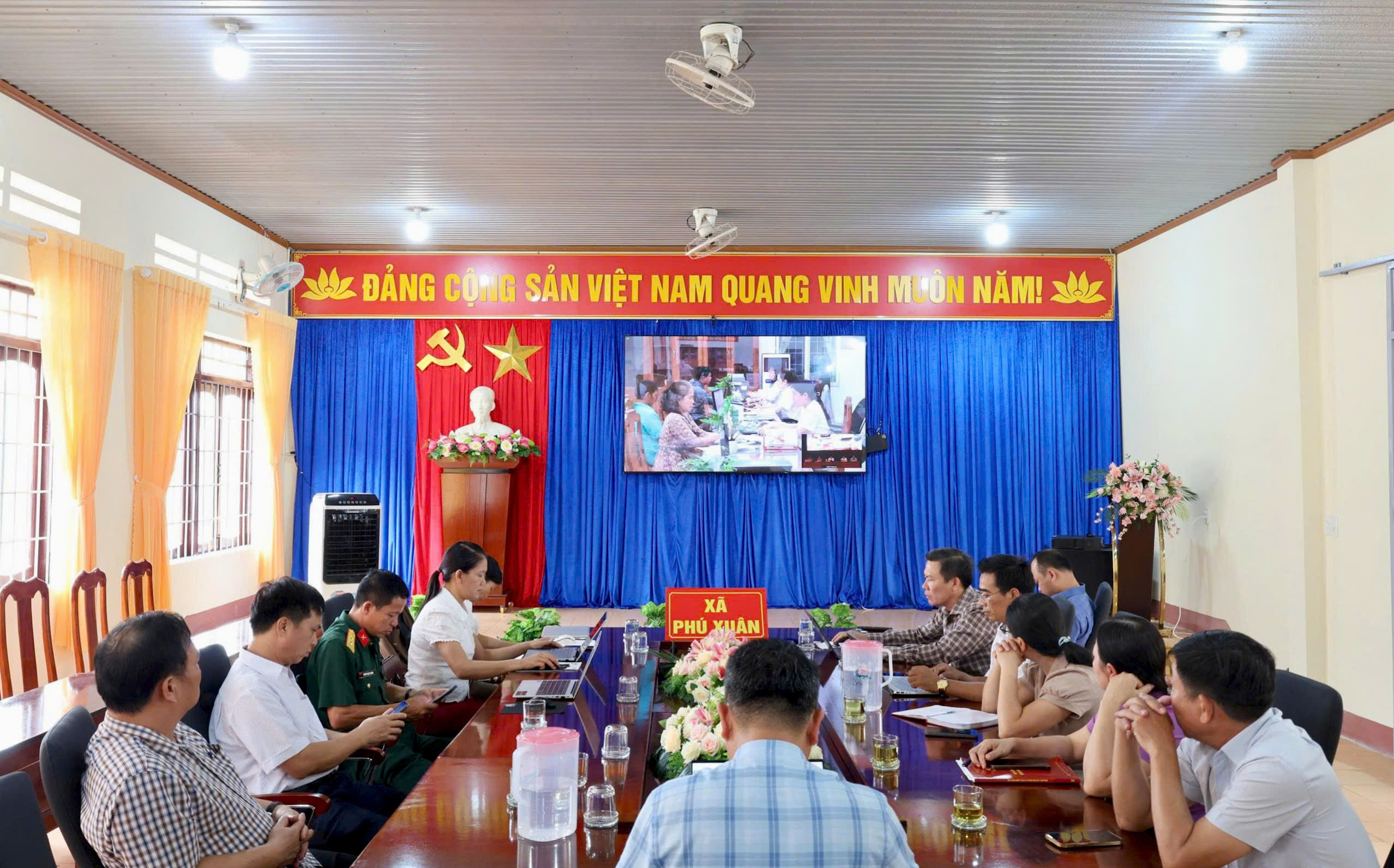Xã Phú Xuân tham dự hội nghị sơ kết 1 năm vận hành chính quyền địa phương hai cấp.