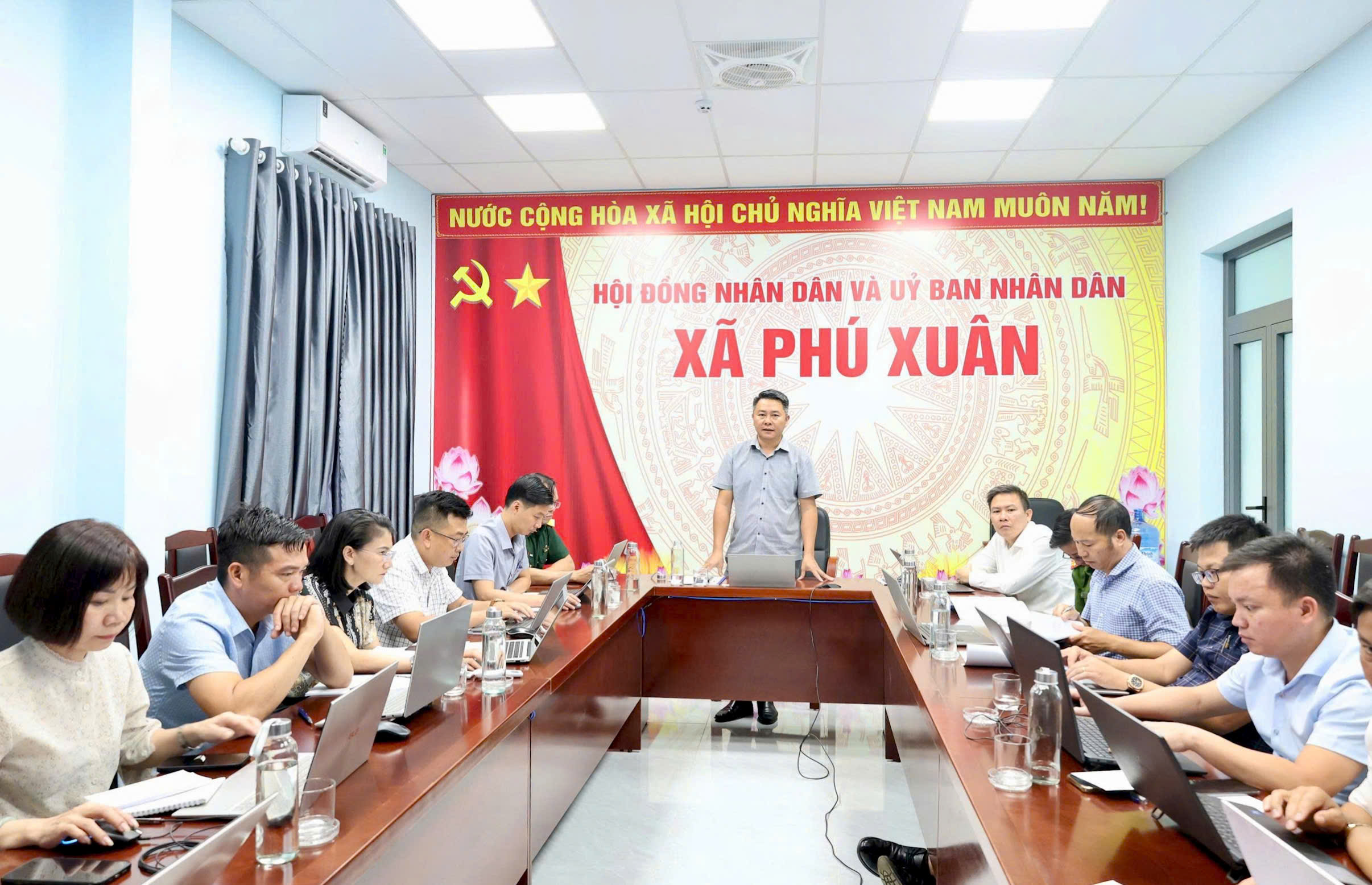 UBND xã Phú Xuân họp cho ý kiến Đồ án Quy hoạch chung xã đến năm 2050.