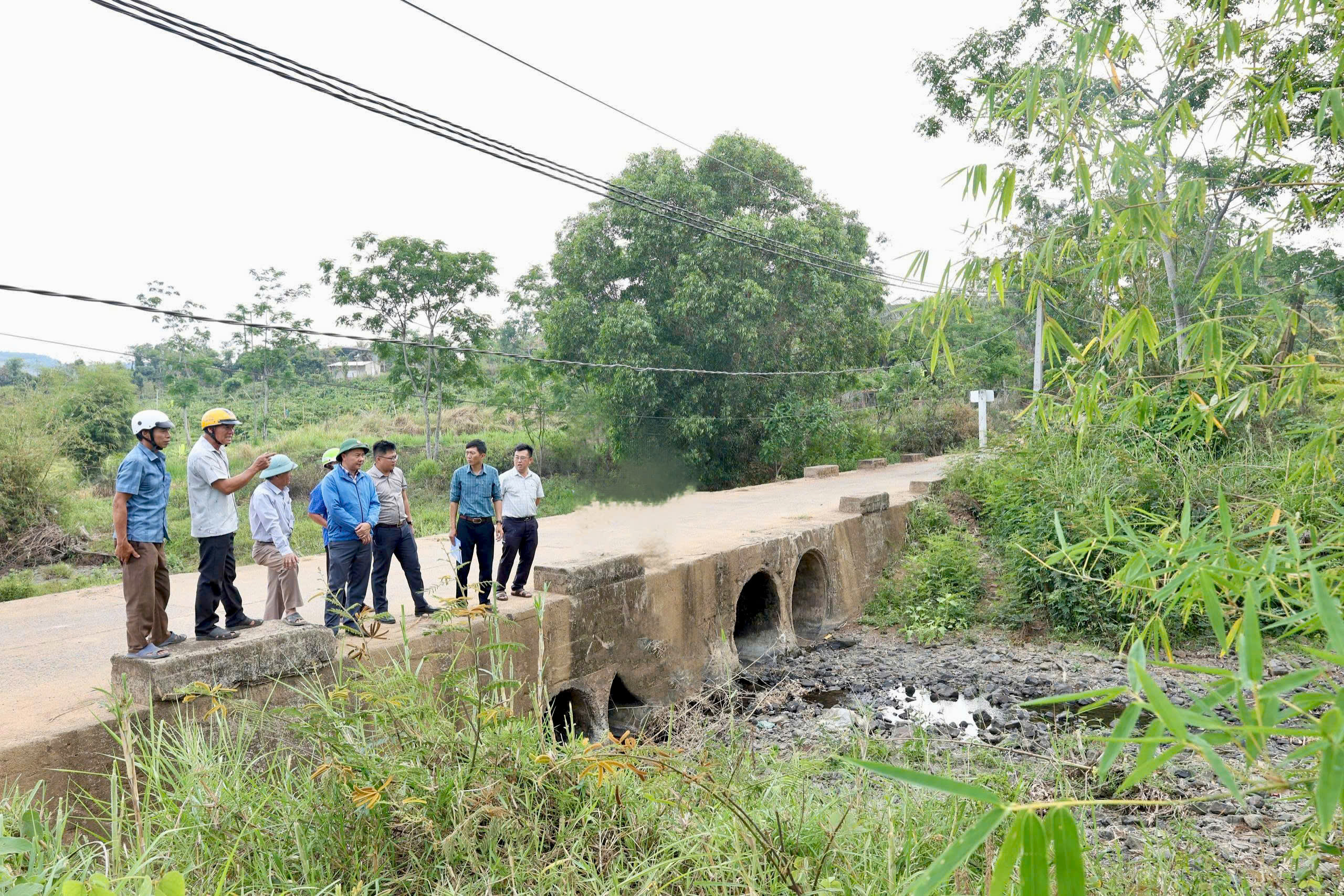 Kiểm tra công tác quản lý, khai thác và phòng, chống hạn tại các hồ, đập trên địa bàn xã Phú Xuân