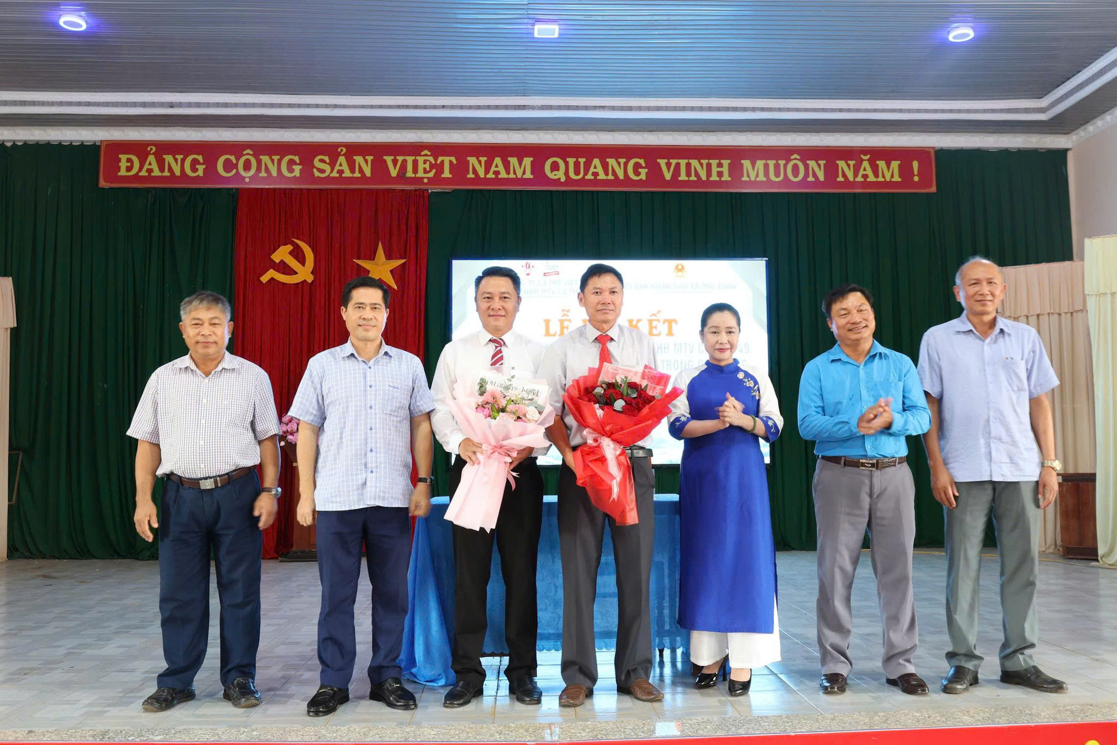 UBND xã Phú Xuân tổ chức Hội nghị ký kết Quy chế phối hợp với Công ty TNHH MTV Cà phê 49.