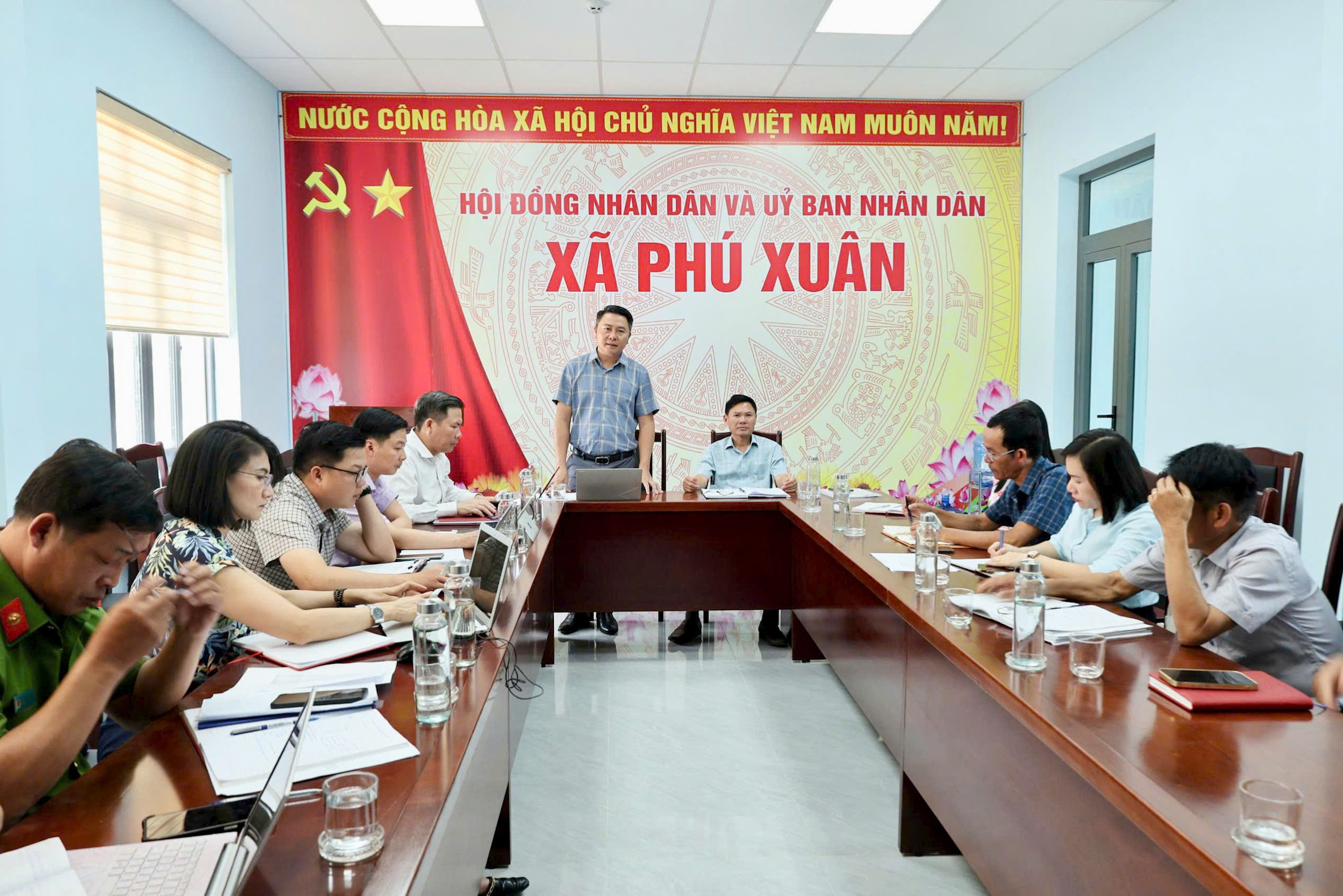 UBND Xã Phú Xuân làm việc với Công ty TNHH MTV Cà Phê 49 về công tác quản lý đất đai trên địa bàn xã.