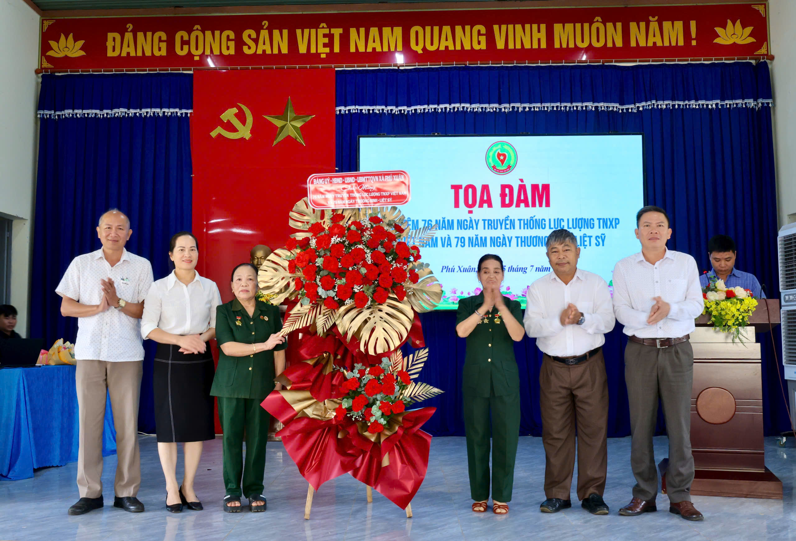 Tọa đàm kỷ niệm 76 năm Ngày truyền thống lực lượng Thanh niên xung phong Việt Nam và 79 năm ngày thương binh liệt sĩ.