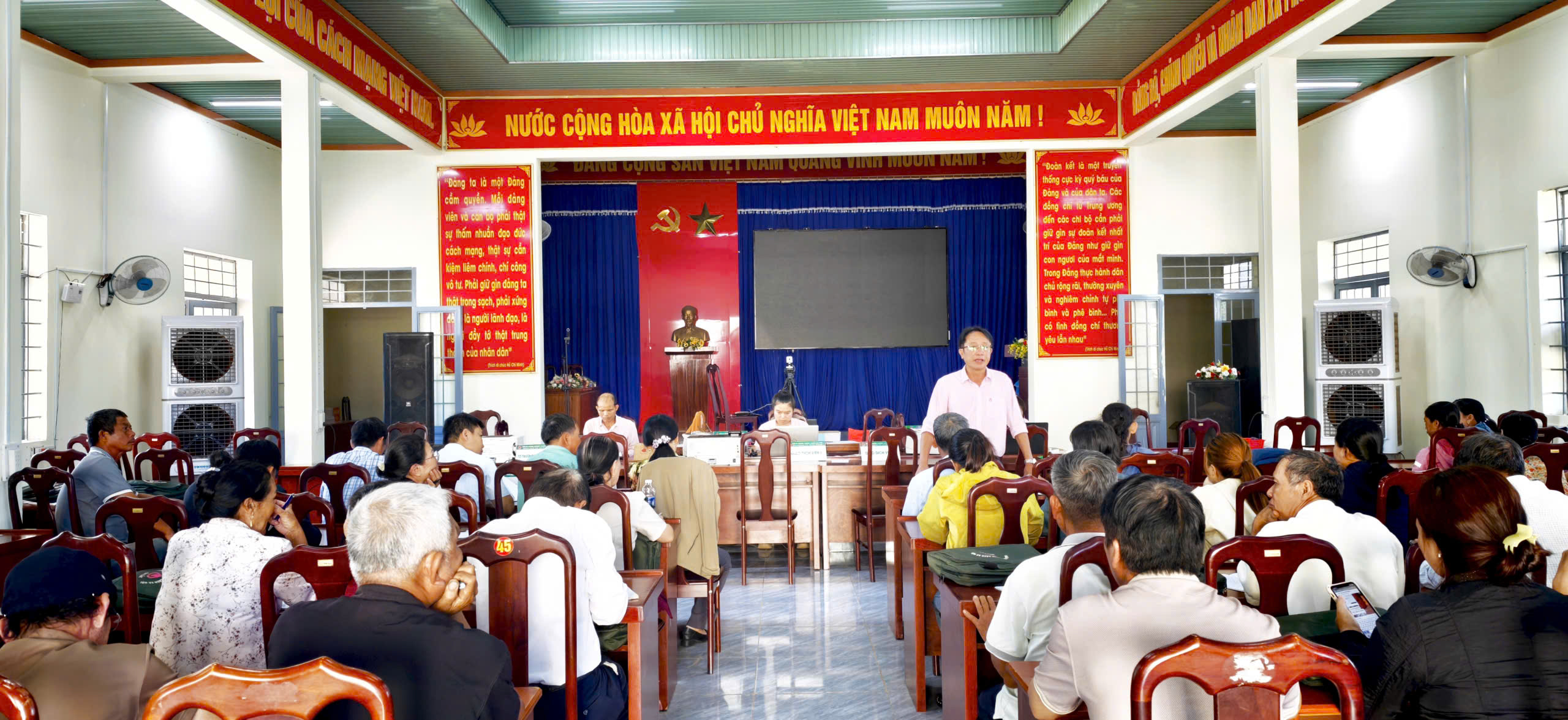 NHCSXH Krông Năng giải ngân khoản vay đầu tiên cho người sau cai nghiện ma túy.
