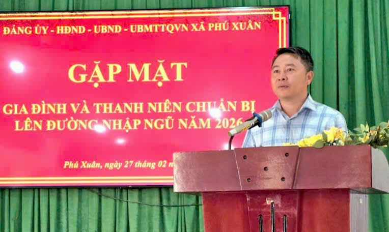 Đảng ủy, HĐND, UNND, UBMTTQVN xã Phú Xuân tổ chức gặp mặt gia đình và thanh niên chuẩn bị lên đường nhập ngũ năm 2026.