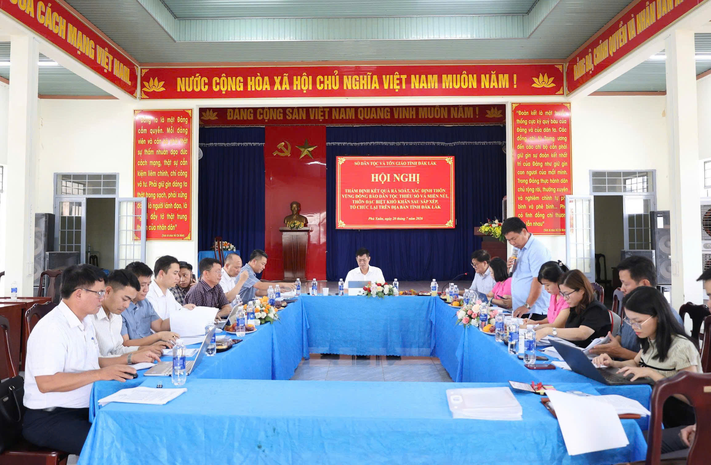Đoàn công tác Sở Dân tộc và Tôn giáo tỉnh Đắk Lắk thẩm định kết quả rà soát, xác định thôn vùng đồng bào dân tộc thiểu số và miền núi, thôn đặc biệt khó khăn sau sắp xếp, tổ chức lại trên địa bàn tỉnh Đăk Lăk.