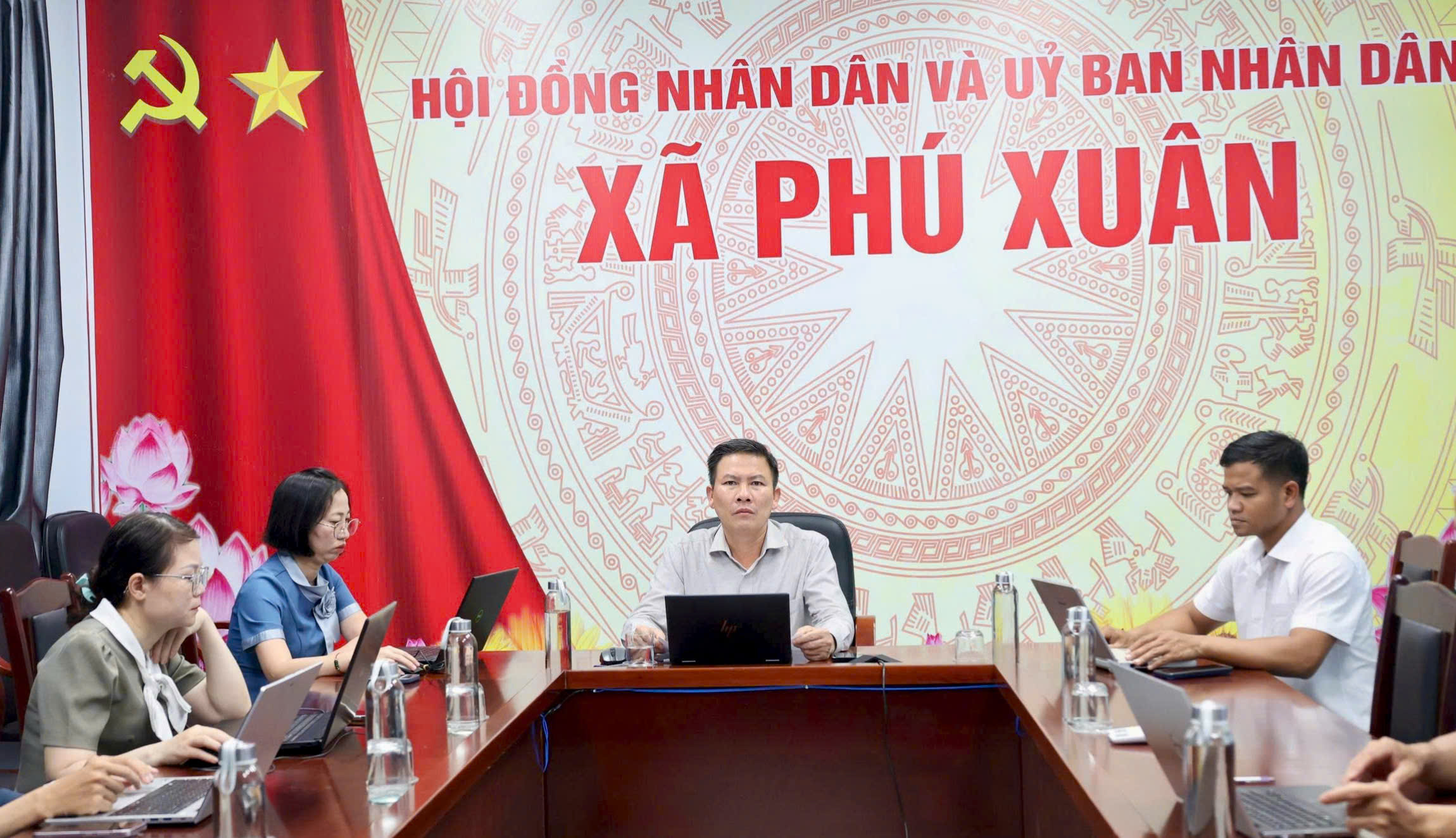 Phú Xuân tham dự Hội nghị trực tuyến triển khai chiến dịch 100 ngày tạo lập, cập nhật sổ sức khỏe điện tử trên  VNeID.