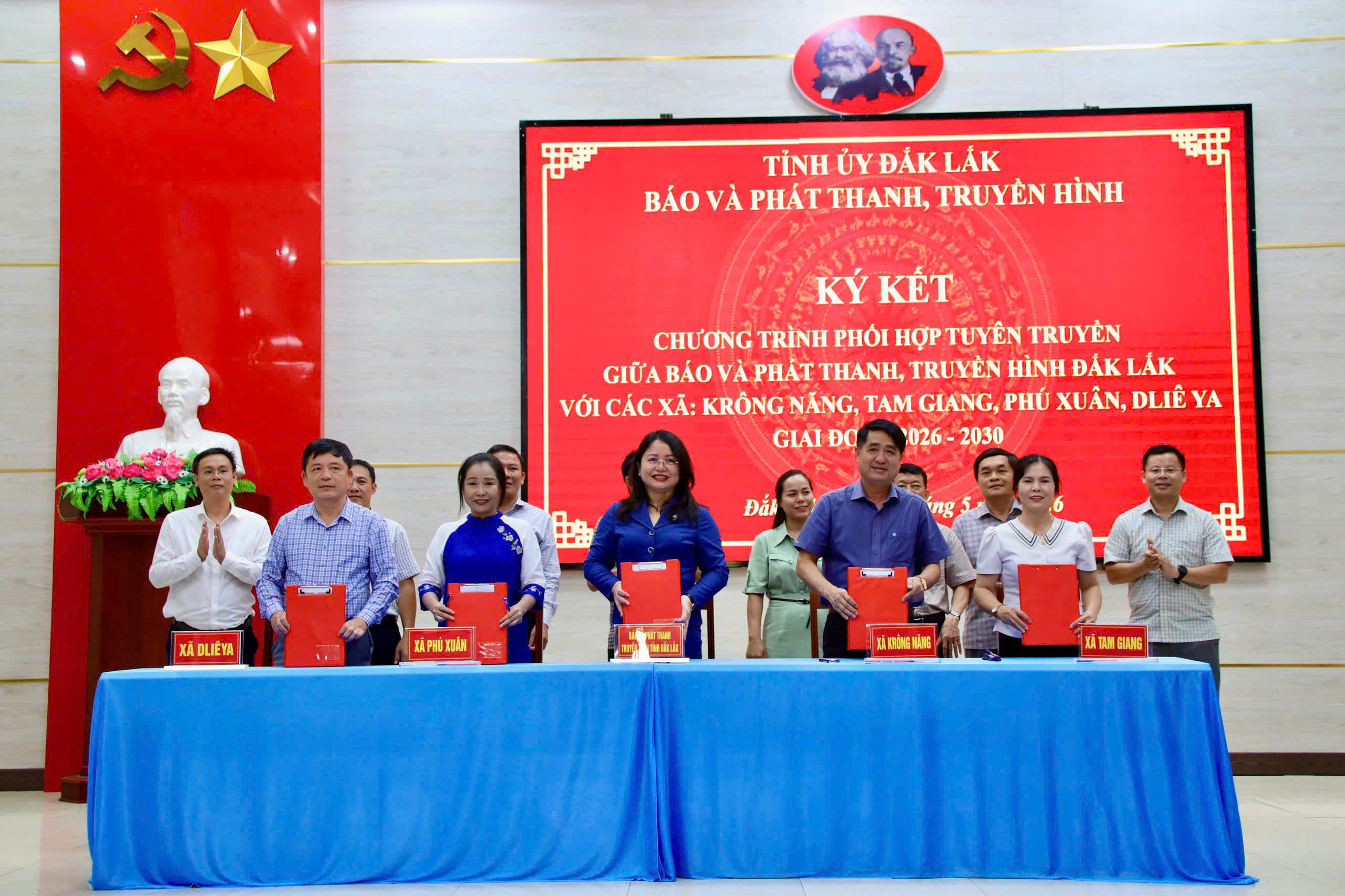 Báo và Phát thanh, Truyền hình Đắk Lắk ký kết phối hợp tuyên truyền giai đoạn 2026 - 2030 với các xã Krông Năng, Phú Xuân, Tam Giang và Dliê Ya.