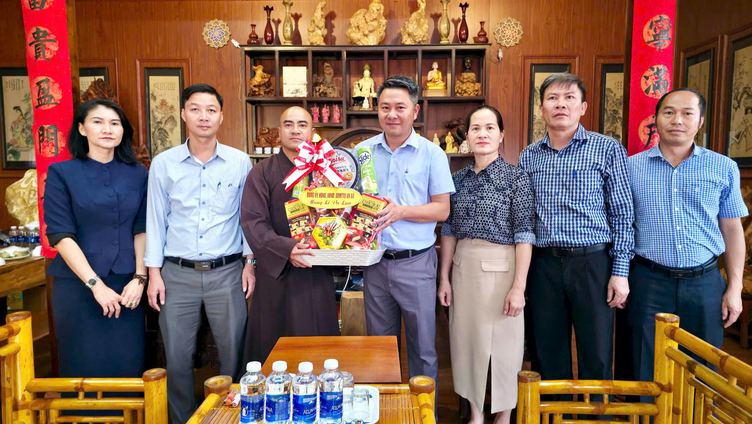 Lãnh đạo UBND xã Phú Xuân thăm, tặng quà  Chùa Kim Quang nhân  Đại lễ vu lan năm 2026.